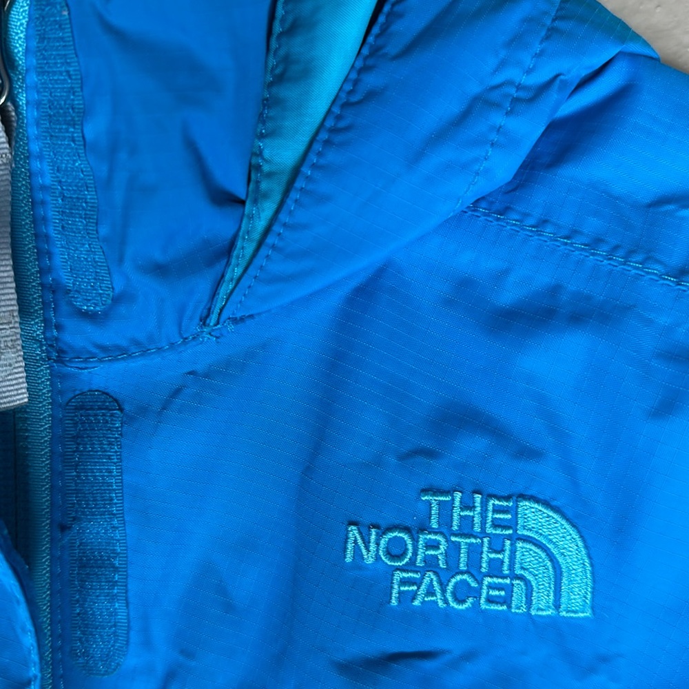 North Face hooded windbreaker size medium 10/12, blue